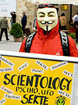Demonstrace scientologů proti psychiatrii v Praze 2008